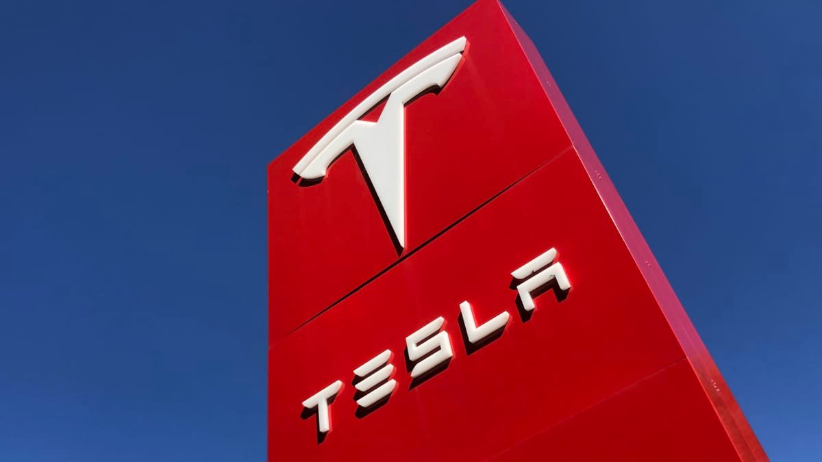 Elon Musk claims Tesla could overtake Apple and Aramco to become world ...