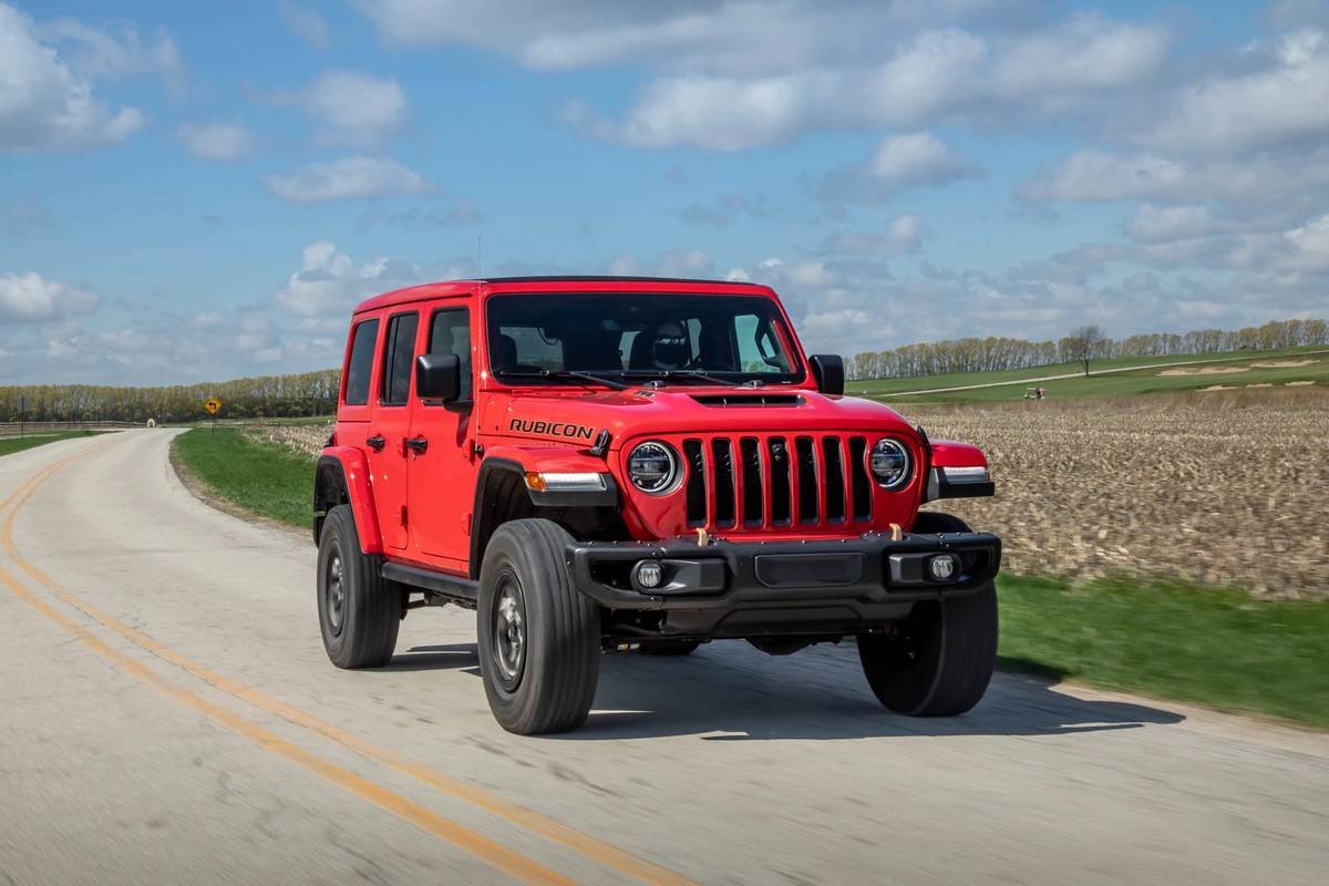 jeep-wrangler-392-2021--01-angle--dynamic--exterior--front--red.jpg