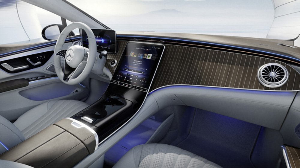 The Hyperscreen-less version of the EQS's interior