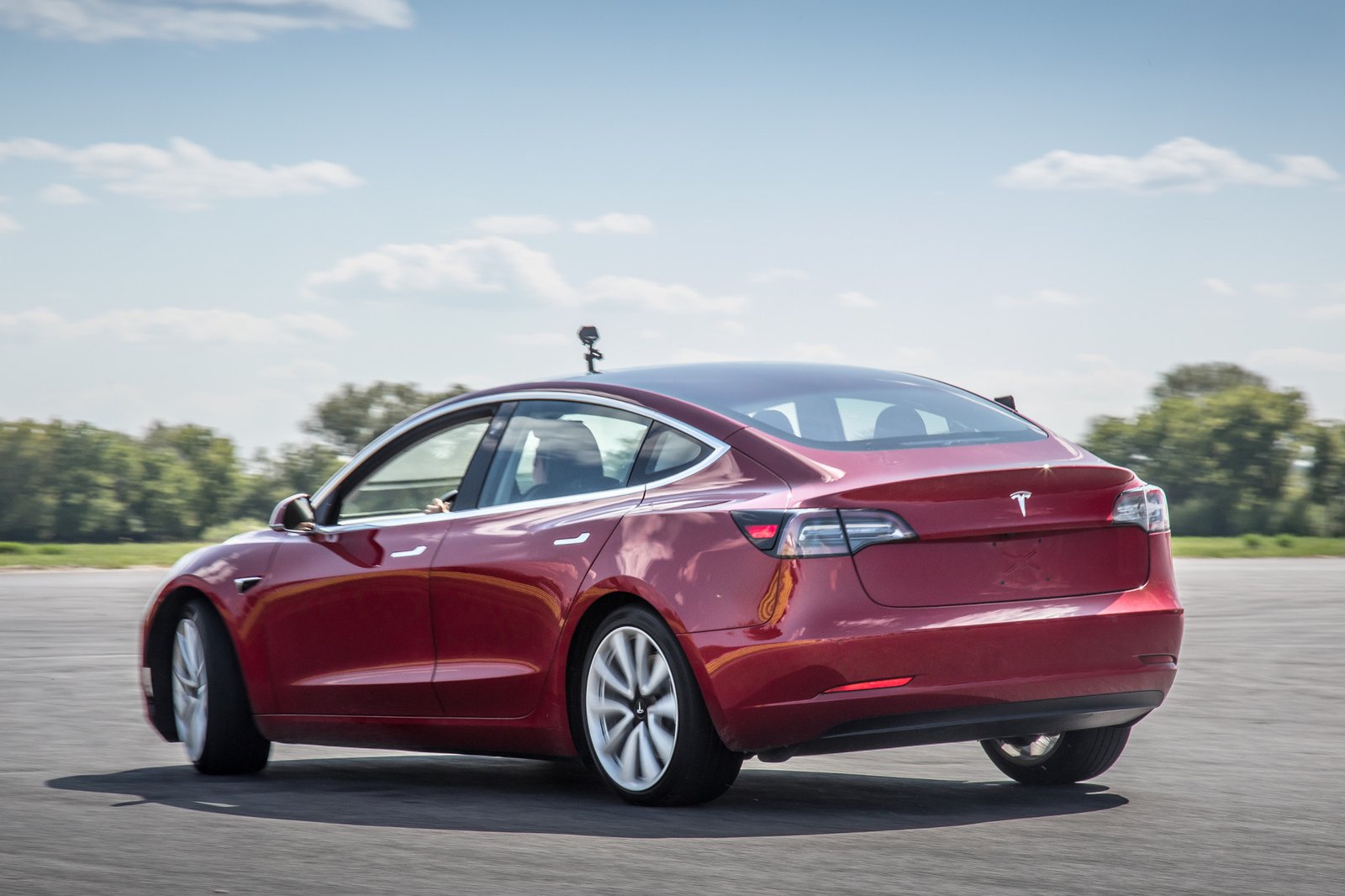 11-tesla-model-3-2018-dynamic--exterior--rear-angle--red.jpg
