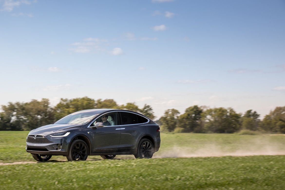 15-tesla-model-x-2018-angle--dynamic--exterior--front--grey--off