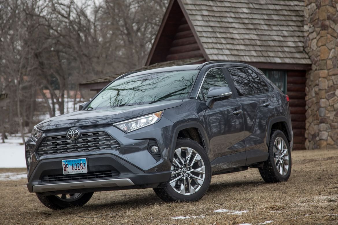 03-toyota-rav4-2019-angle--exterior--front--grey.jpg