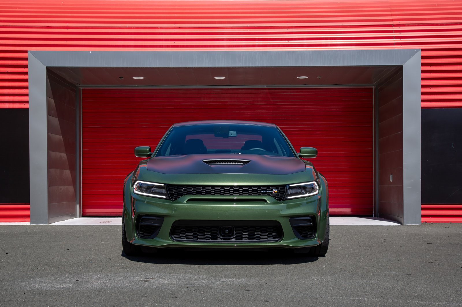 dodge-charger-scat-pack-widebody-2020-exterior--front--green-02.jpg