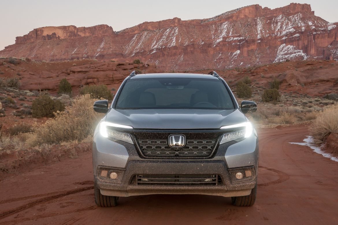 03-honda-passport-2019-exterior--front--mountain--off-road--silv