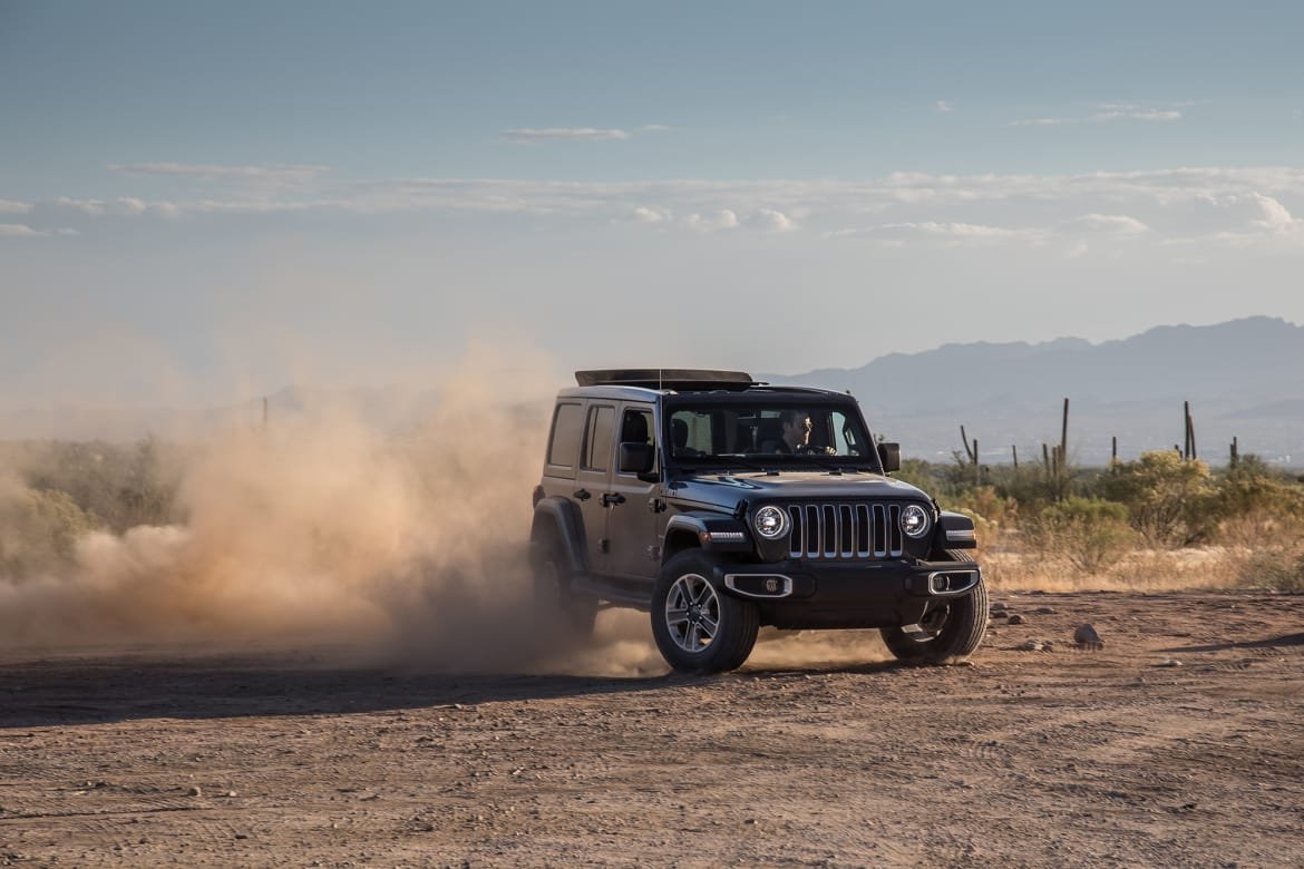 108-jeep-wrangler-2018-dynamic-exterior-front-off-road.jpg