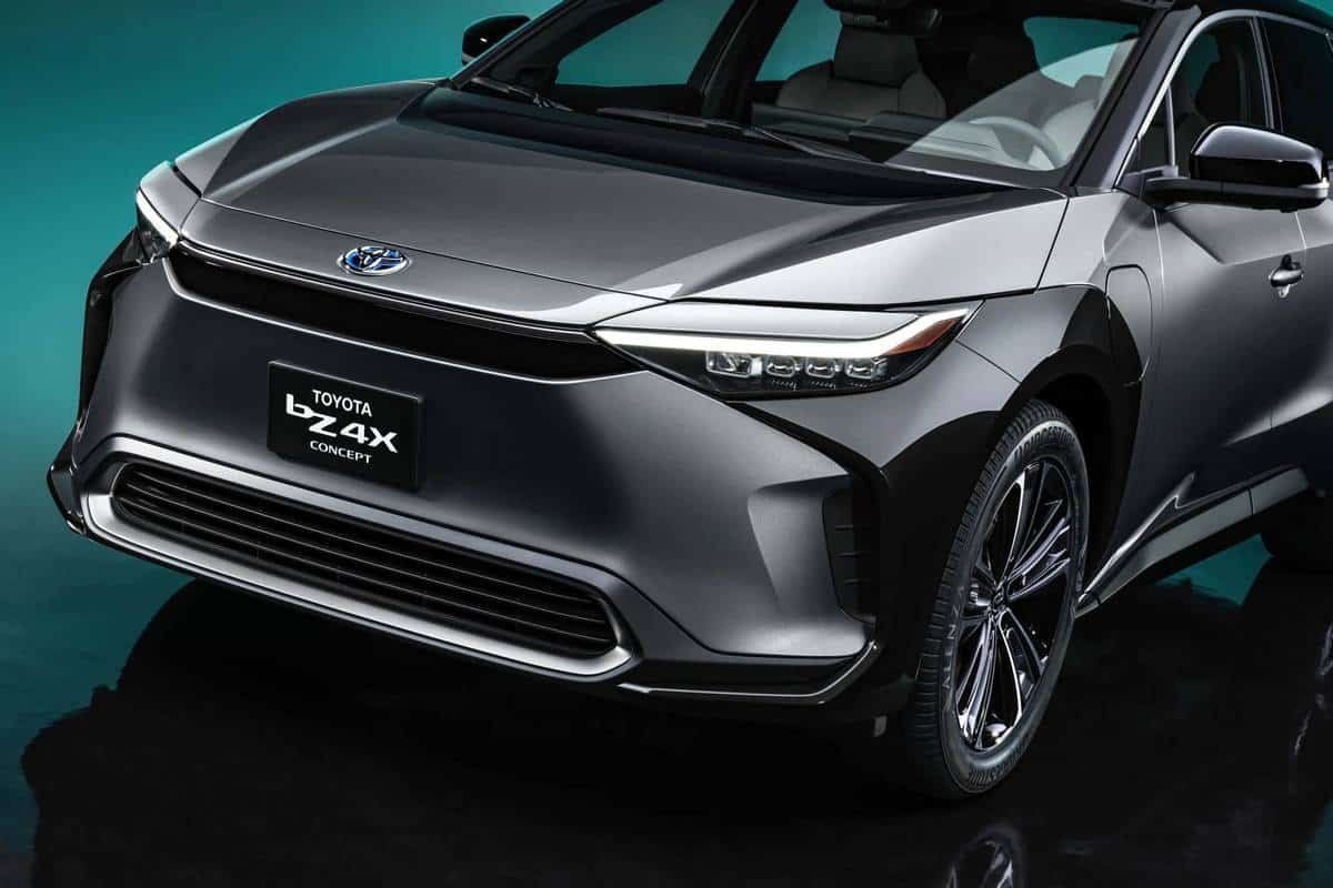 toyota-bz4x-bev-concept-oem-05-exterior--front--gray.jpg