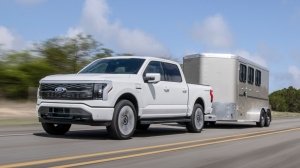 The Platinum edition of the all-electric Ford F-150 Lightning towing a horse trailer.