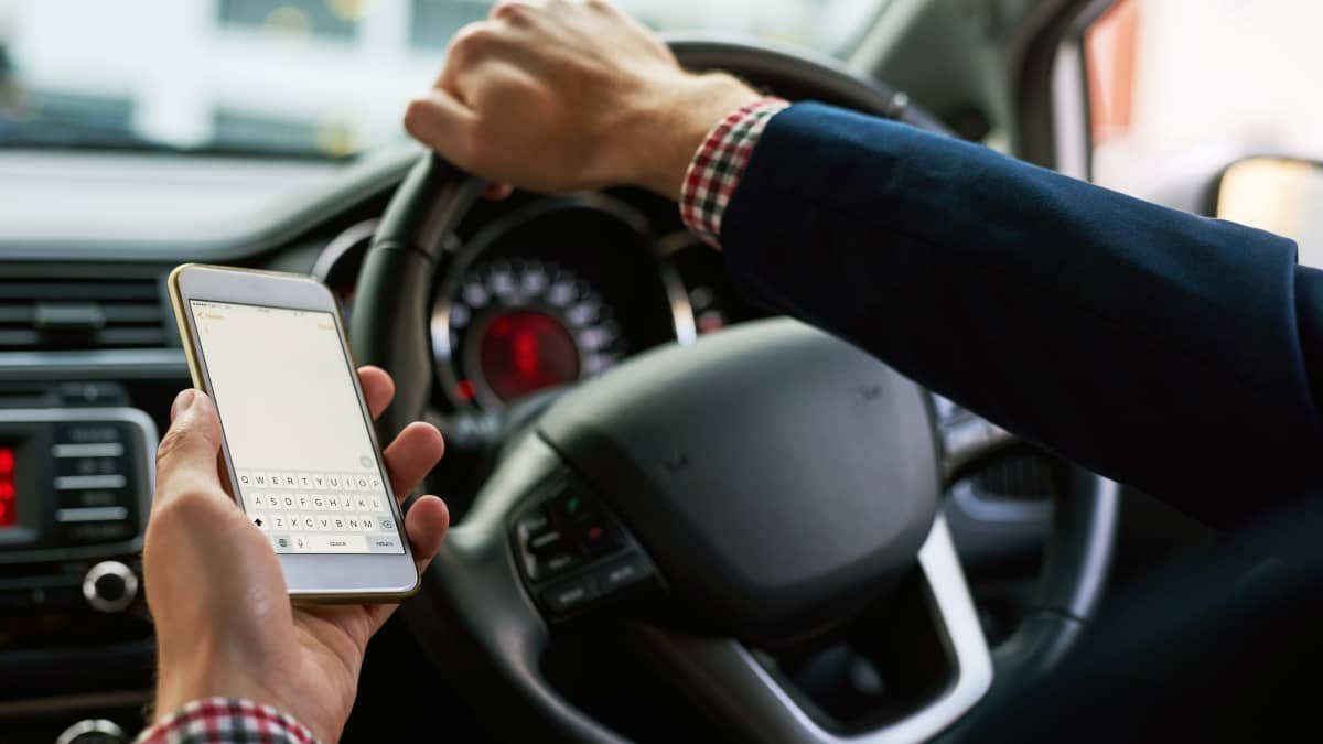 Victoria expands driver distraction laws to keep up with technology