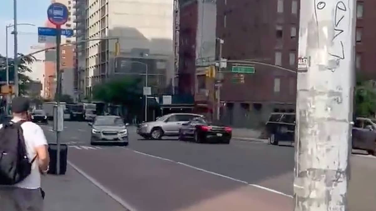Video: Wild footage shows thieves using $330k Mercedes S560 as battering ram in brazen daylight heist-0