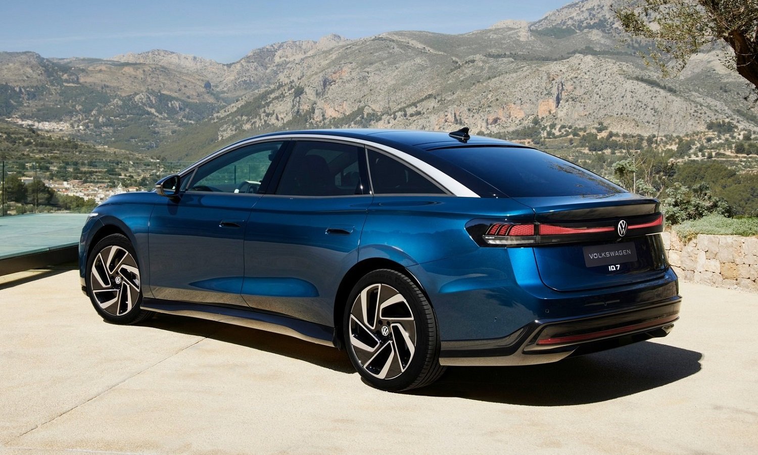 Volkswagen ID.7 officially revealed