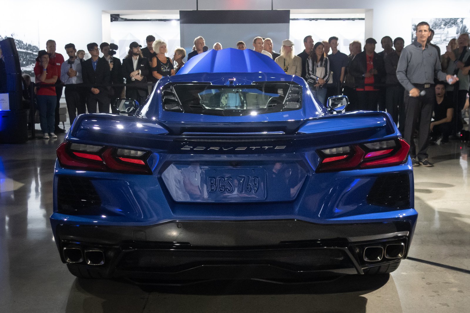 chevrolet-corvette-2020-01-blue--exterior--rear.jpg