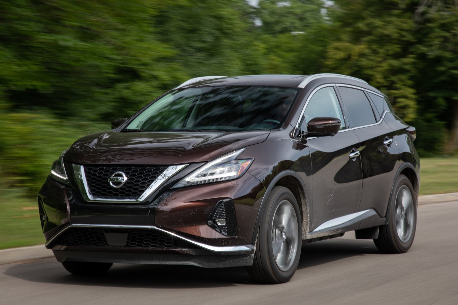 nissan-murano-platinum-2019-04-angle--brown--dynamic--exterior--front.jpg