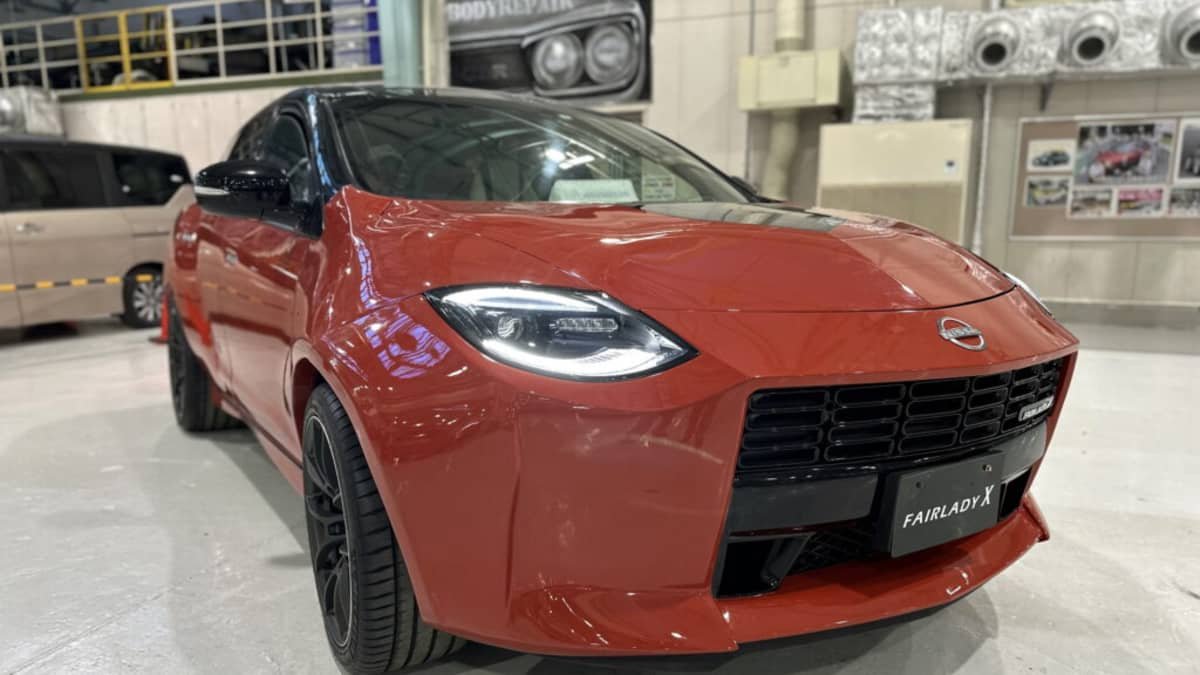 What happens when a Nissan Z sports car and a Nissan Murano SUV collide