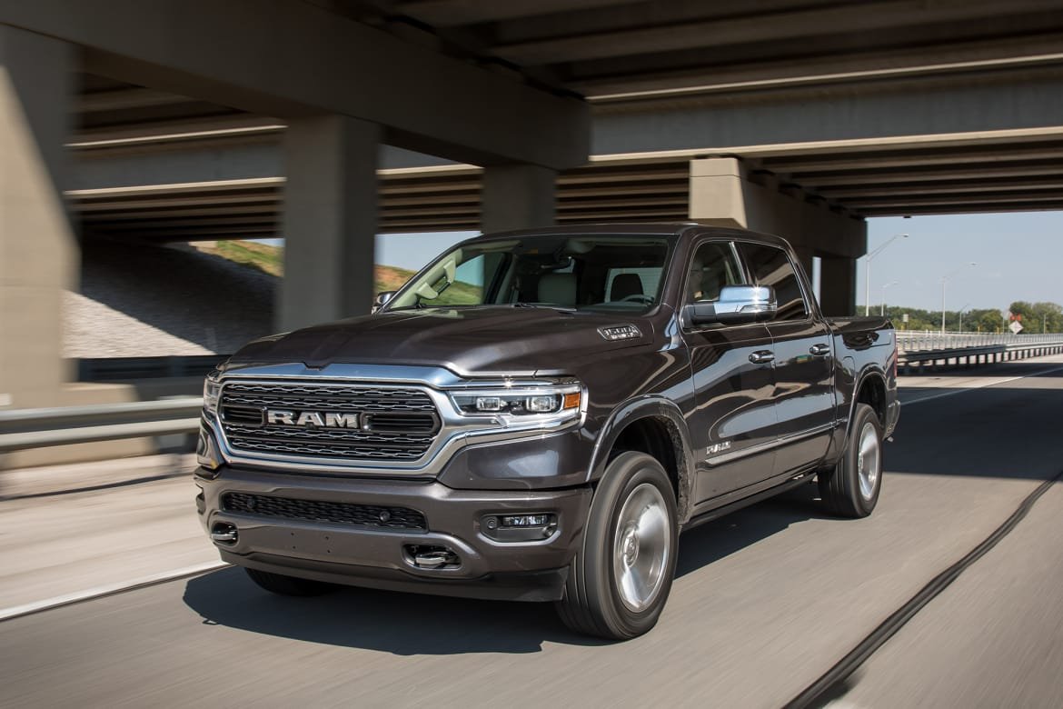 01-ram-1500-limited-crew-cab-2019-angle--black--dynamic--exterio