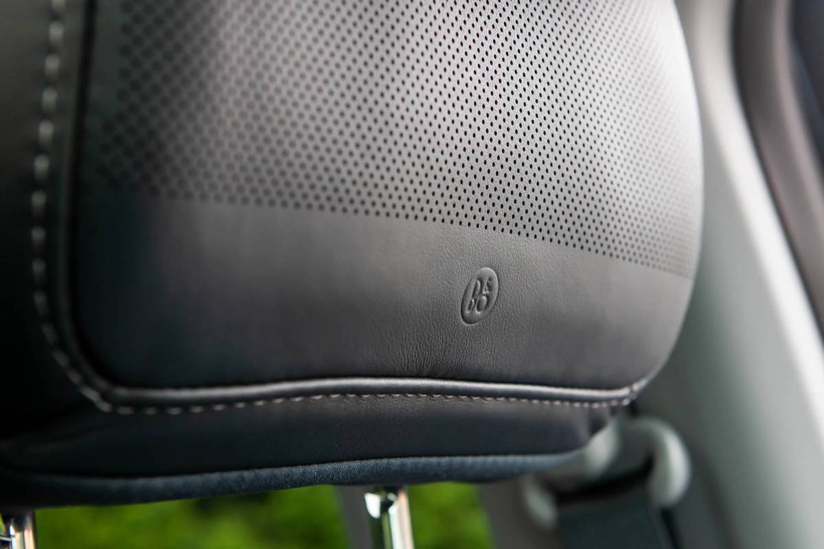 ford-f-150-hybrid-supercrew-limited-2021-11-front-row--head-restraint--interior--speaker.jpg