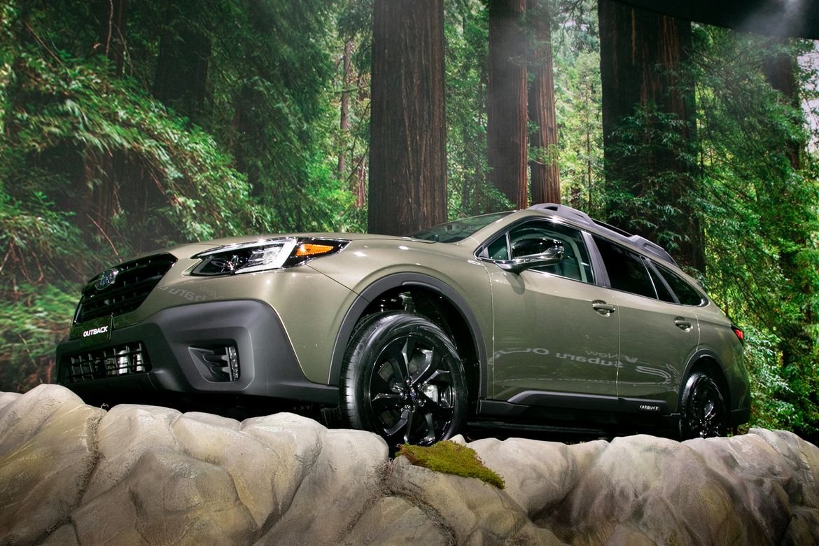 02-subaru-outback-2020-angle--exterior--front--green.jpg