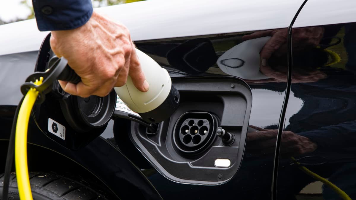 ‘Landmark’ electric car discounts one step closer following crossbench support