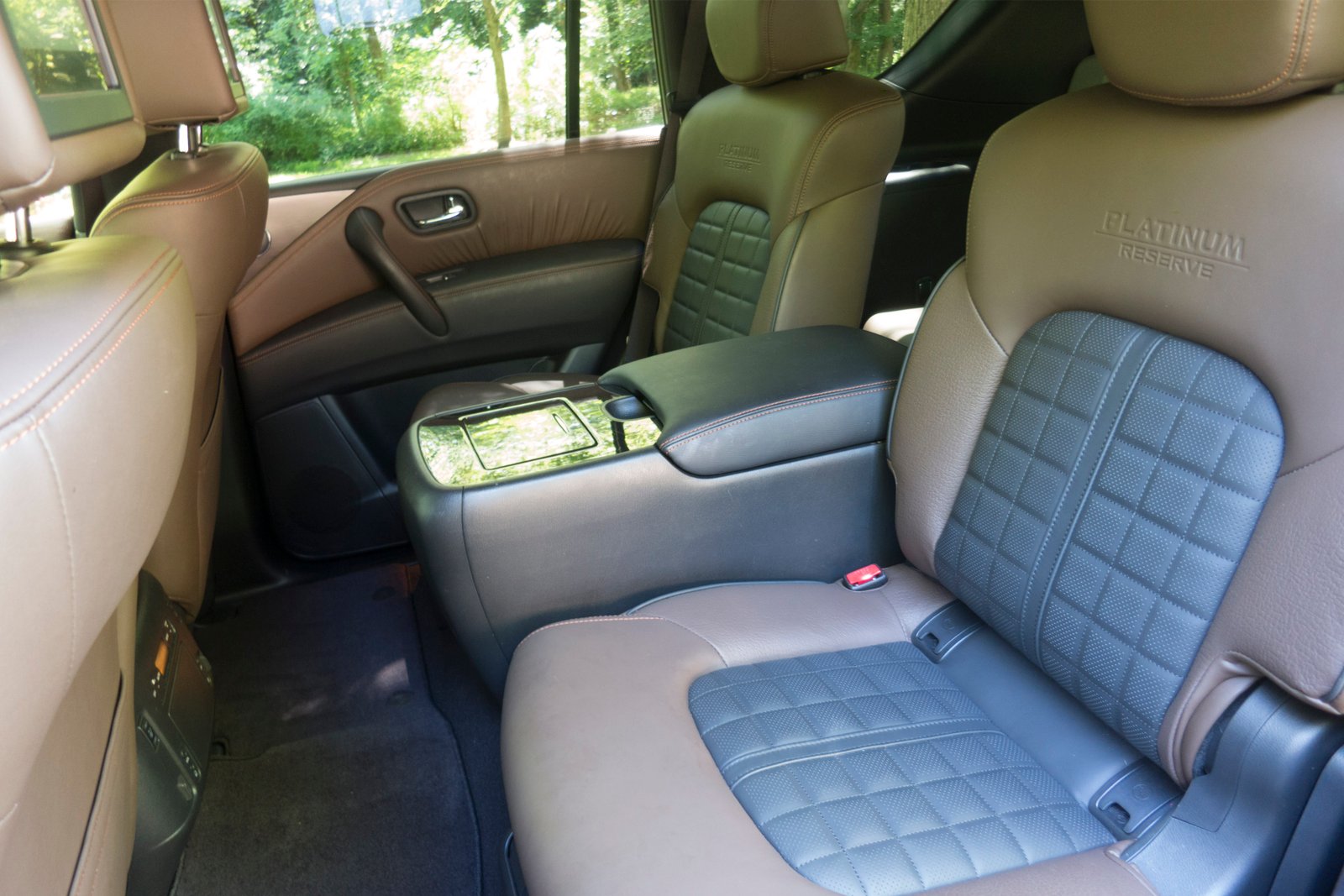 2019-Nissan-Armada-captains-chairs