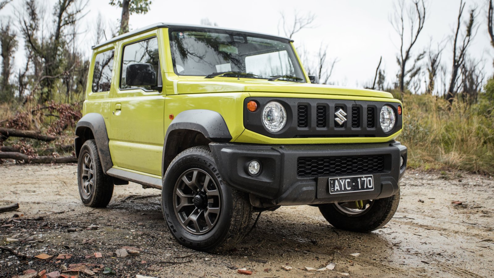 Suzuki Jimny front 3/4 image.